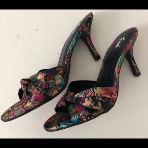 Fiona floral colorful shirt heel size 9